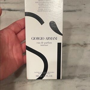 Giorgio Armani Si Eau de Parfum Intense — White & Black Packaging